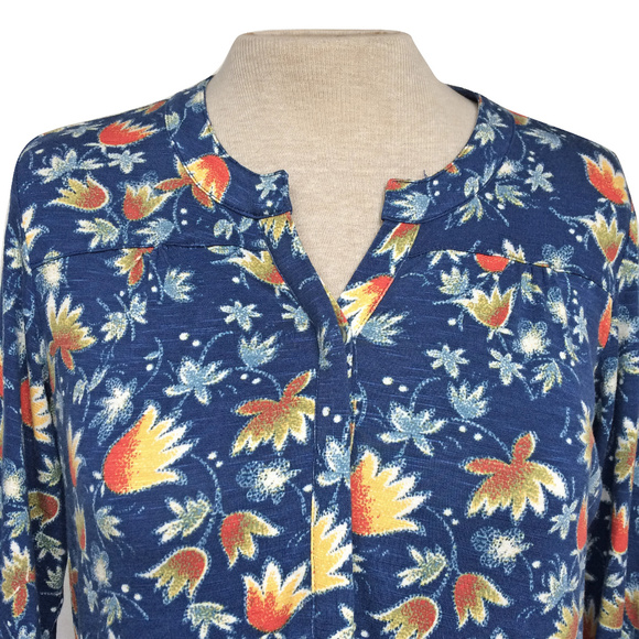 Jones New York Tops - JNY Jones New York Soft Floral Button Up Shirt S